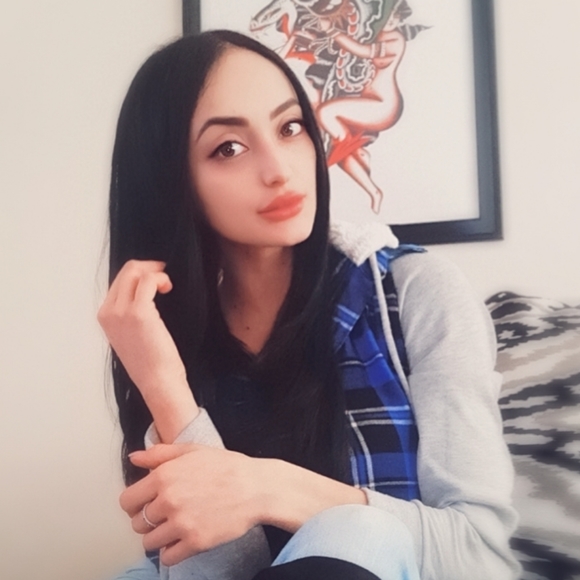 Meet your Posher, Aurelia - Picture 2 of 4